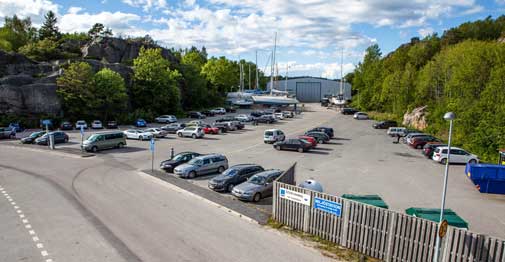 Bild över parkeringen vid kebals båthamn (äpplekalles vik)