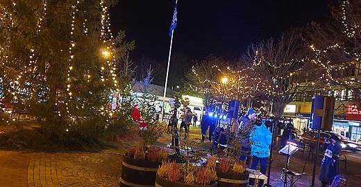 Julbelysning på torget i Strömstad.